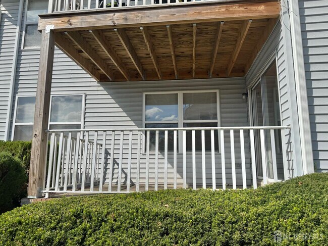 Building Photo - 393 Keswick Dr