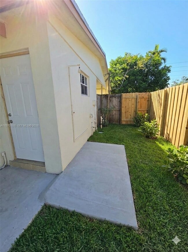 Building Photo - 2141 N 57th Terrace