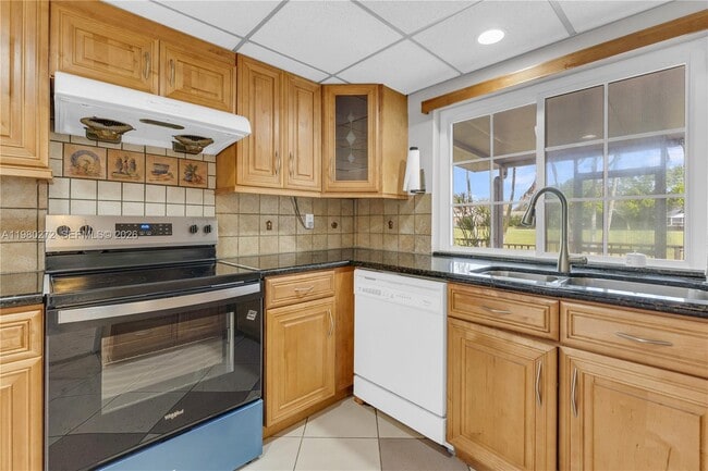 Building Photo - 12145 Begonia Way