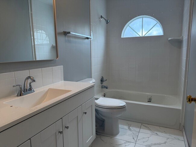Building Photo - 7033 Northridge Dr