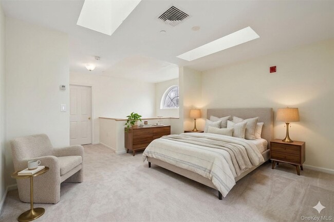 Building Photo - 2 Leeward Dr
