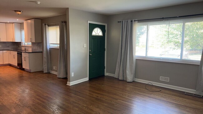 Building Photo - 3 Bed, 1.5 Bath Single Family Home - Upper Arlington, OH