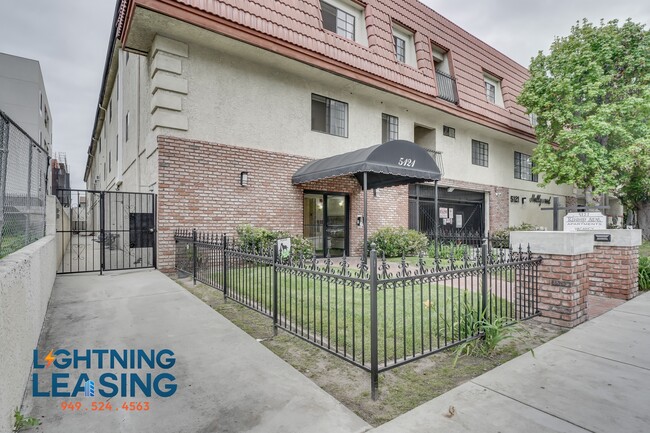 Building Photo - 5121-5125 Klump Ave