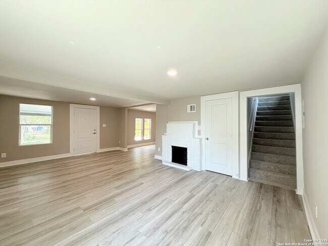Building Photo - 312 Avondale Ave