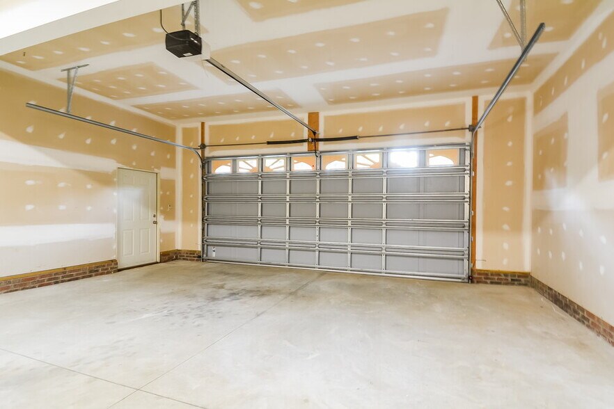 Building Photo - 235 Manchester Trail