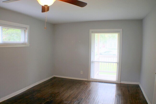 Building Photo - 8241 Glenview Dr