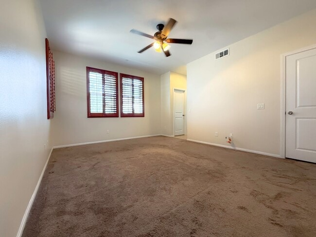 Building Photo - 10816 Lotus Dr