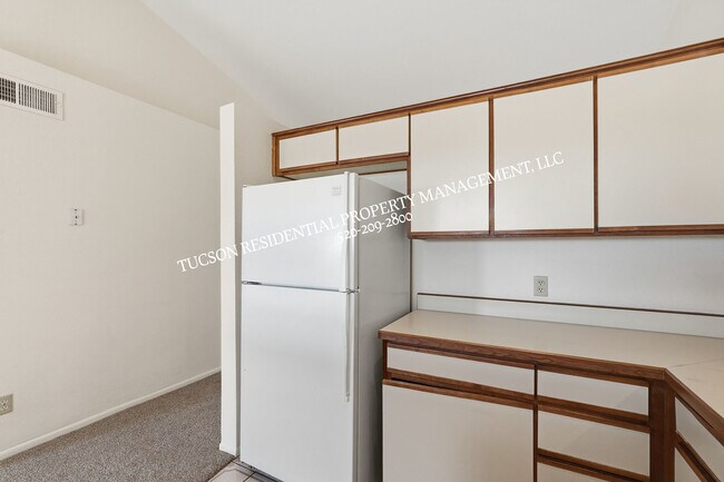 Building Photo - 9960 E Banister Dr