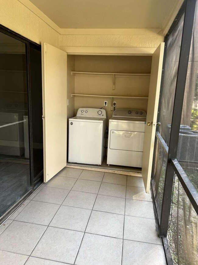 Building Photo - 10670 SW 156th Pl