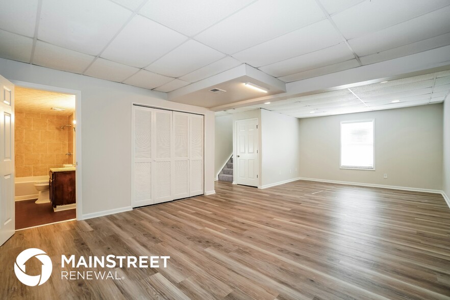 Building Photo - 3253 St Bernard Cir