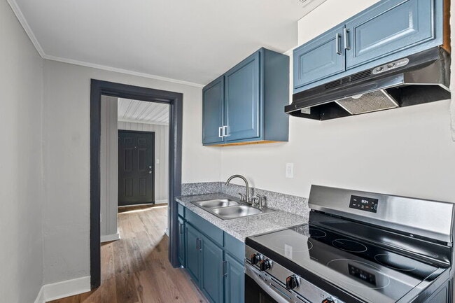 Building Photo - 934 Garibaldi St SW