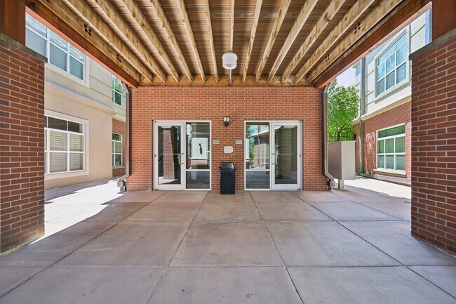 Building Photo - 5677 S Park Pl