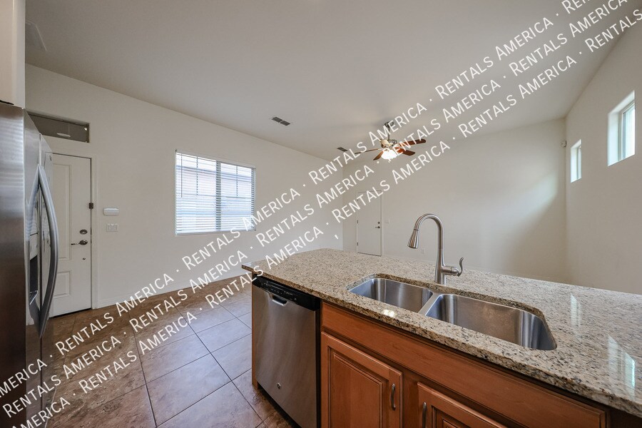 Building Photo - 1133 E Buckingham Ave