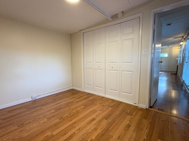 Building Photo - Charming 1BR Cottage with Private Patio