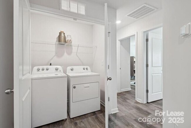 Building Photo - 8435 Jane Dr