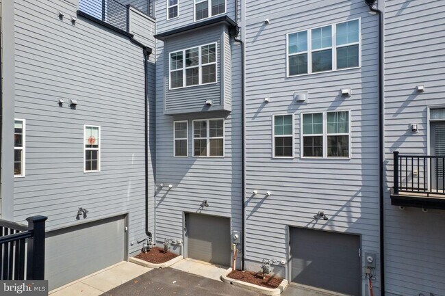 Building Photo - 1862 Michael Faraday Dr.