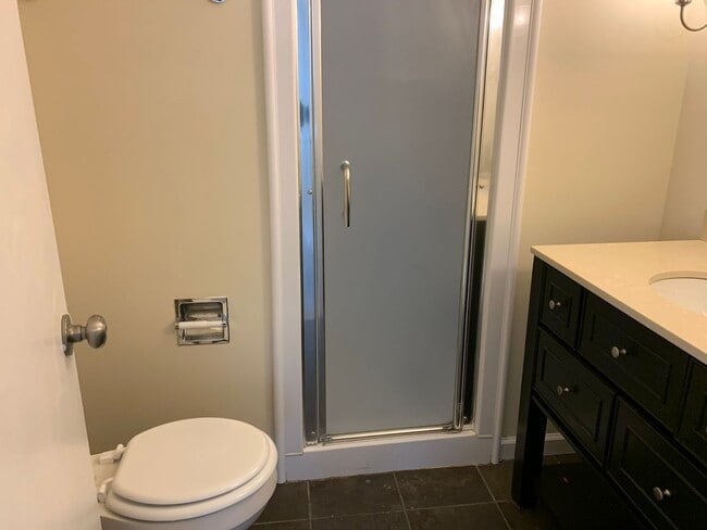 Building Photo - Available Now! Limited time price DROP! - End unit townhome