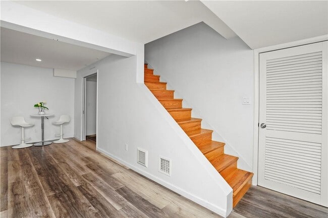 Building Photo - 36 Sherwood Dr