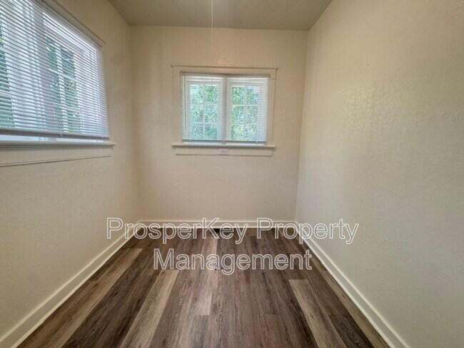 Building Photo - 2309 Willard St