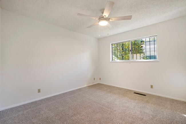 Building Photo - 1096 Corino Real Ct