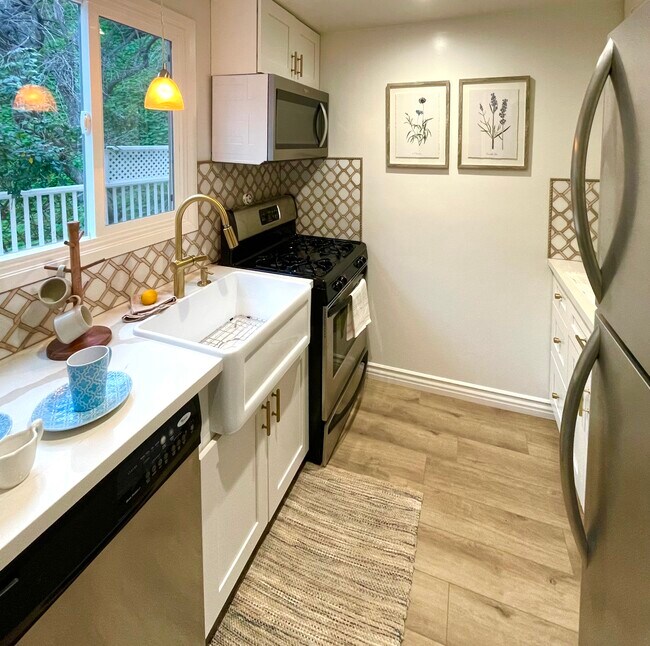 Building Photo - 1552 Crater Ln