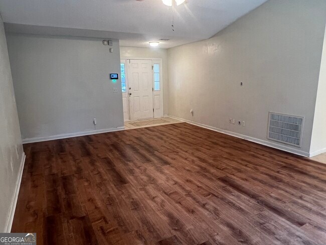 Building Photo - 205 Royal Pines Way