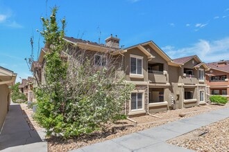 Building Photo - Updated 2 Bedroom, 2 Bath First Level Condo in Gated Community