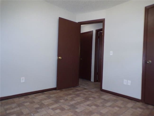 Building Photo - 3061 Overland Dr