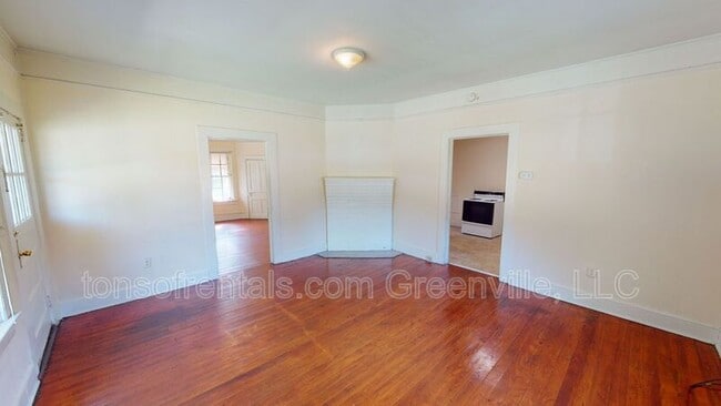 Building Photo - 346 Carney St