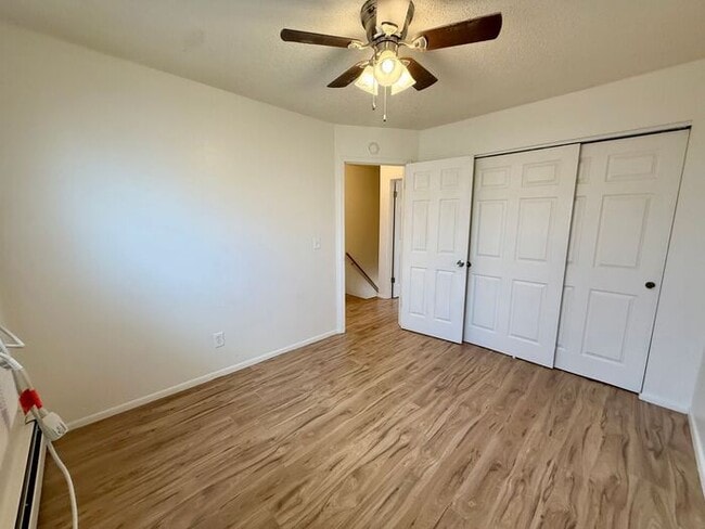Building Photo - Beautiful 2 Bedroom Town Home! INCLUDED IN RENT: Water/Sewer/Gas/Trash