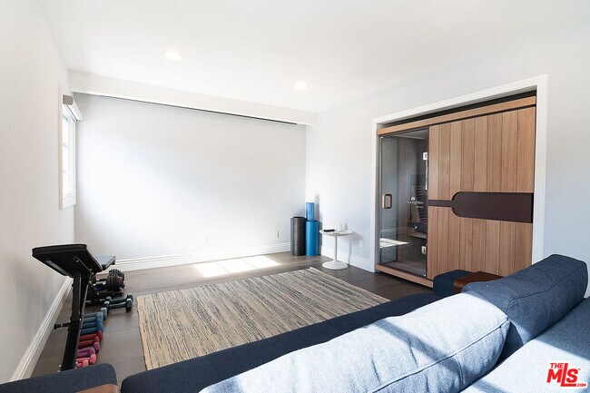 Building Photo - 9145 Sawyer St