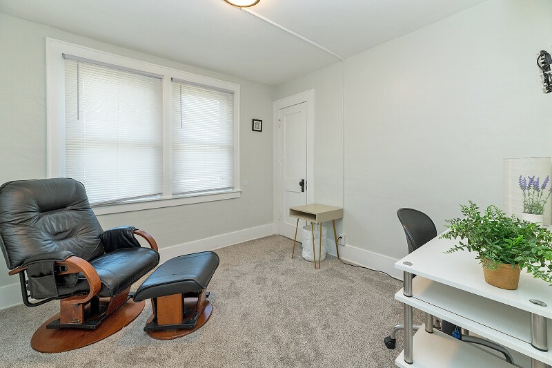 Building Photo - 321 W Lapeer St