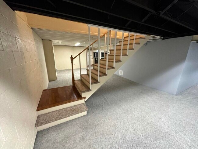 Building Photo - 2008 Fontaine Rd