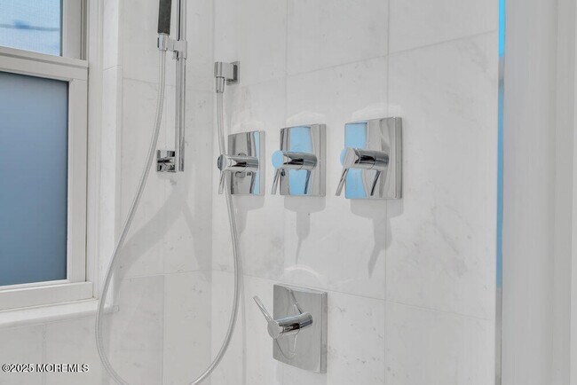 Building Photo - 985 Ocean Ave