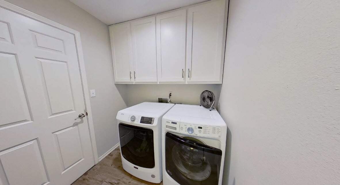 Building Photo - 323 Cardinal Dr