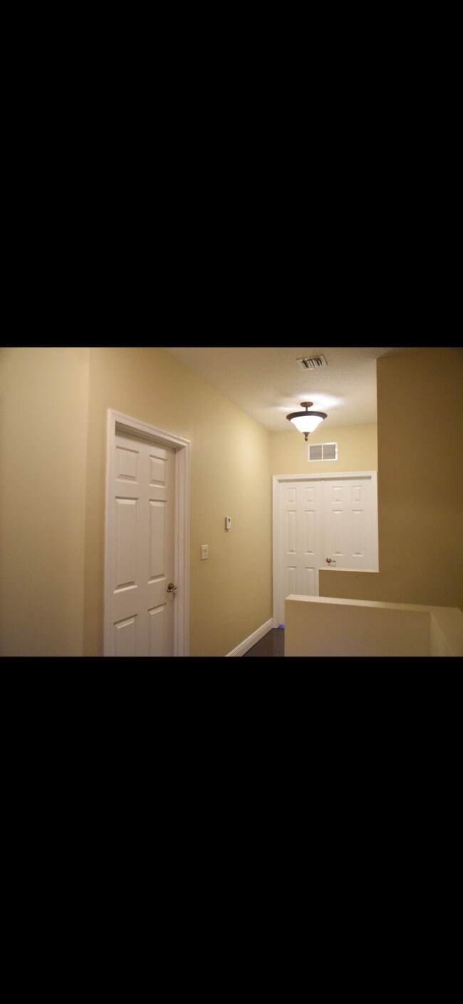 Building Photo - 3240 Fairway Cir