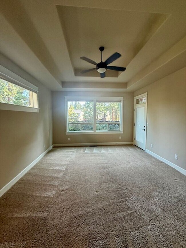 Building Photo - Luxury Home in Stonegate with Community Pool!