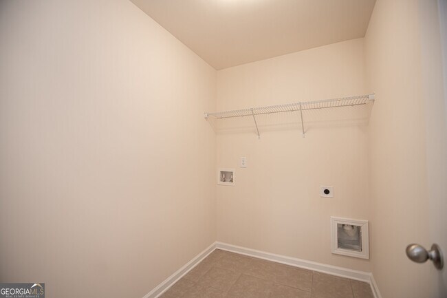Building Photo - 5863 Krim Dr
