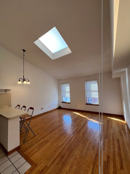 Building Photo - 625 S 19th St