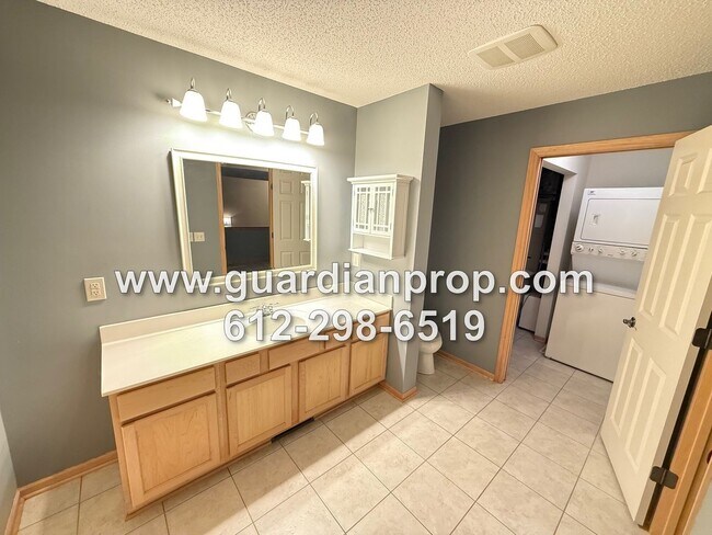 Building Photo - Townhouse in The Lakes of Blaine Area Available Now, Large Open Floor Plan, Loft Area, Front Patio