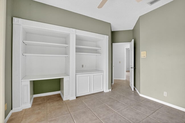 Building Photo - 5801 Coach House Cir