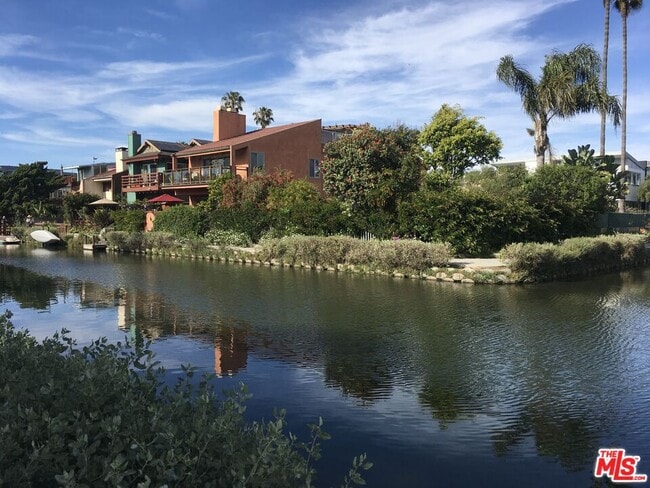 Building Photo - 2512 Grand Canal