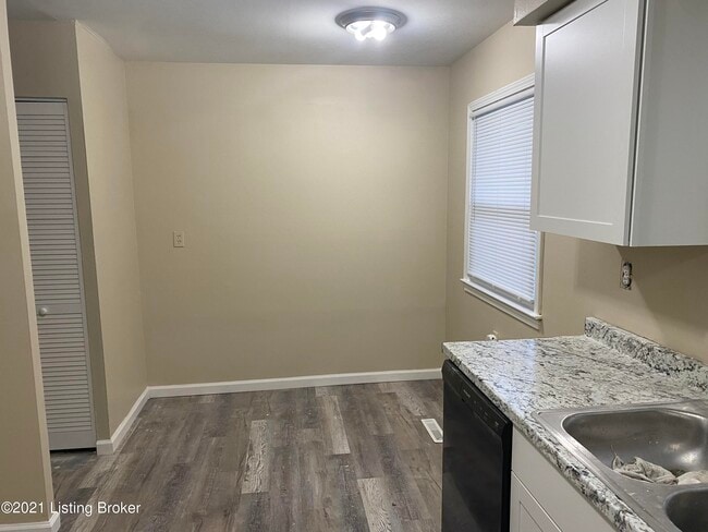 Building Photo - 8715 Blue Bell Dr