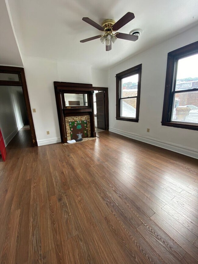 Building Photo - 1309 E Carson St