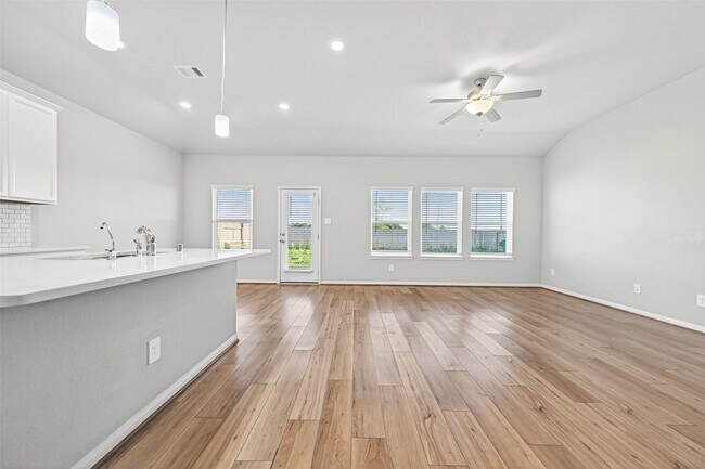 Building Photo - 1322 Eagle Pass Dr