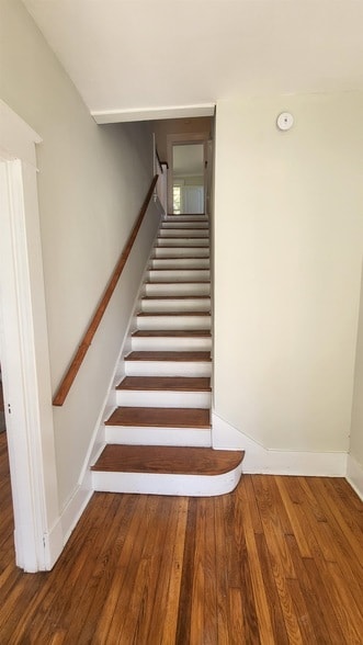 Building Photo - 1844 Oliver Ave