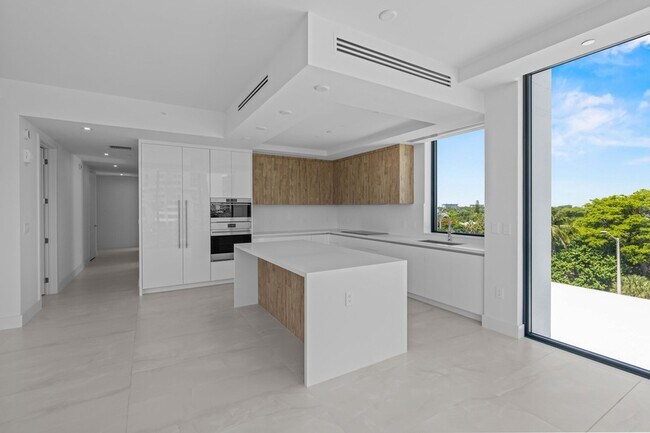 Building Photo - 305 Briny Ave