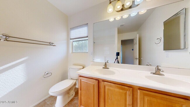 Building Photo - 6434 W Honeysuckle Dr