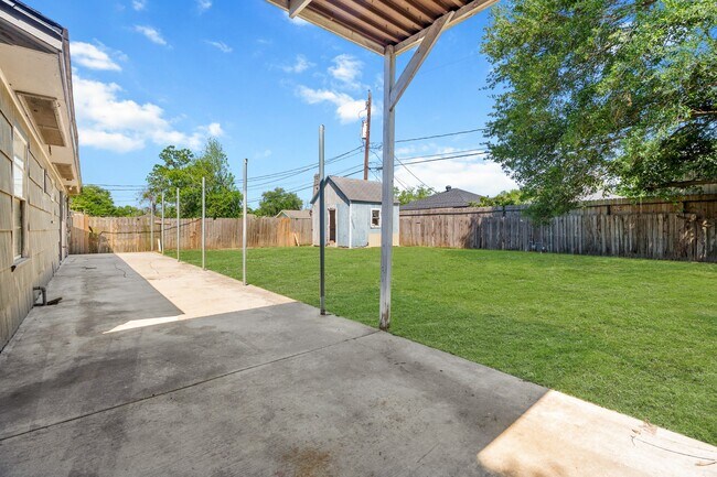 Building Photo - 3209 Chestershire Dr