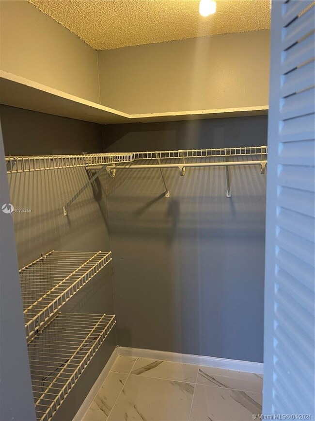 Building Photo - 16465 NE 22nd Ave